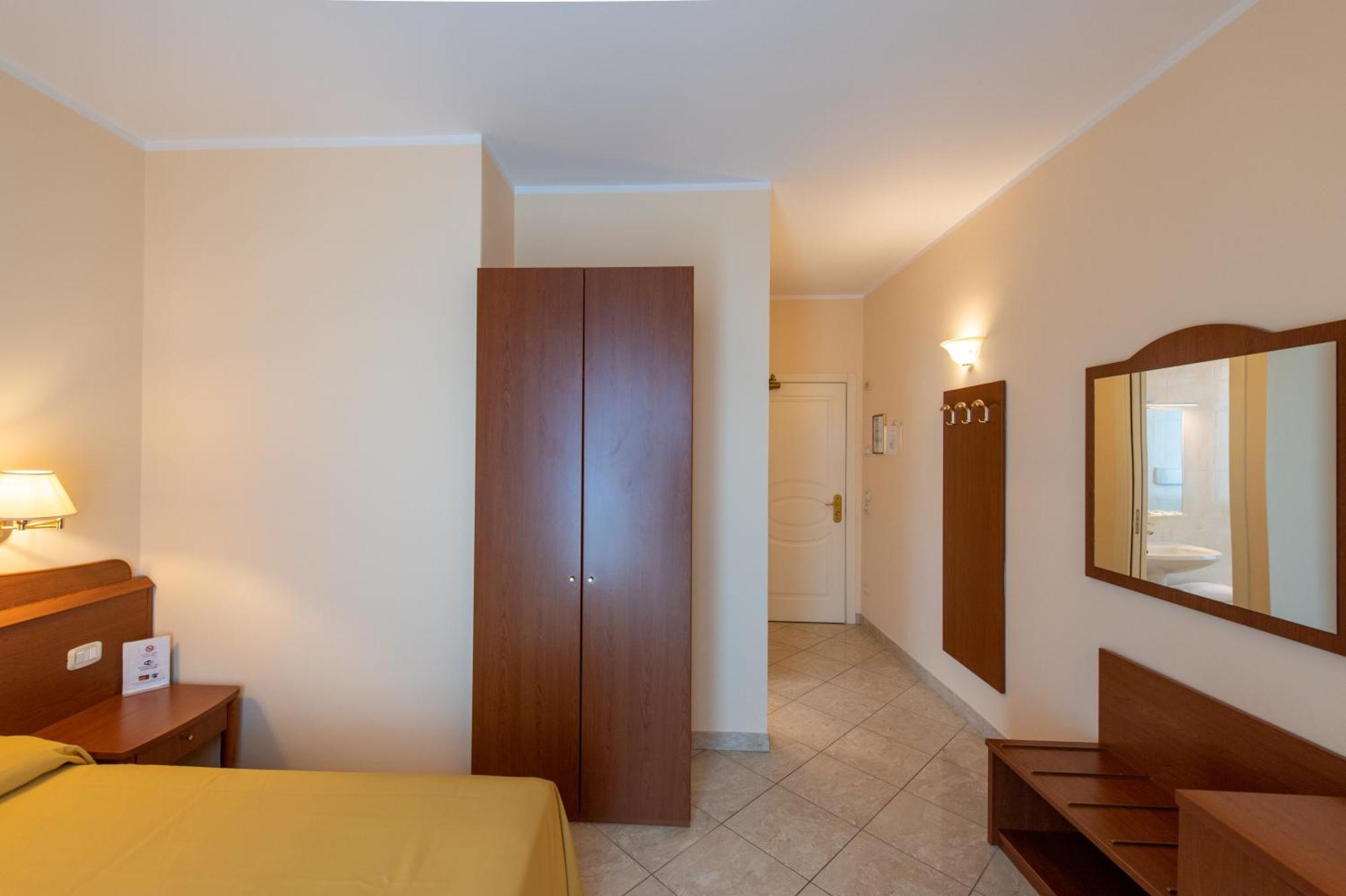Ambasciata Hotel 3*